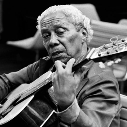 Nelson Cavaquinho: A História de um Ícone do Samba Brasileiro