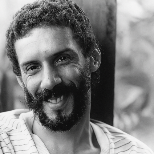 Gonzaguinha, entre o punho cerrado e o abraço: uma vida de música, conflitos e reconciliação