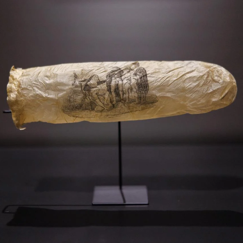 Camisinha de 200 anos com arte erótica é exposto no Rijksmuseum